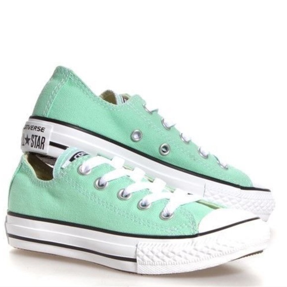 Other - VGUC Converse Sneakers Sz 2 (kids)